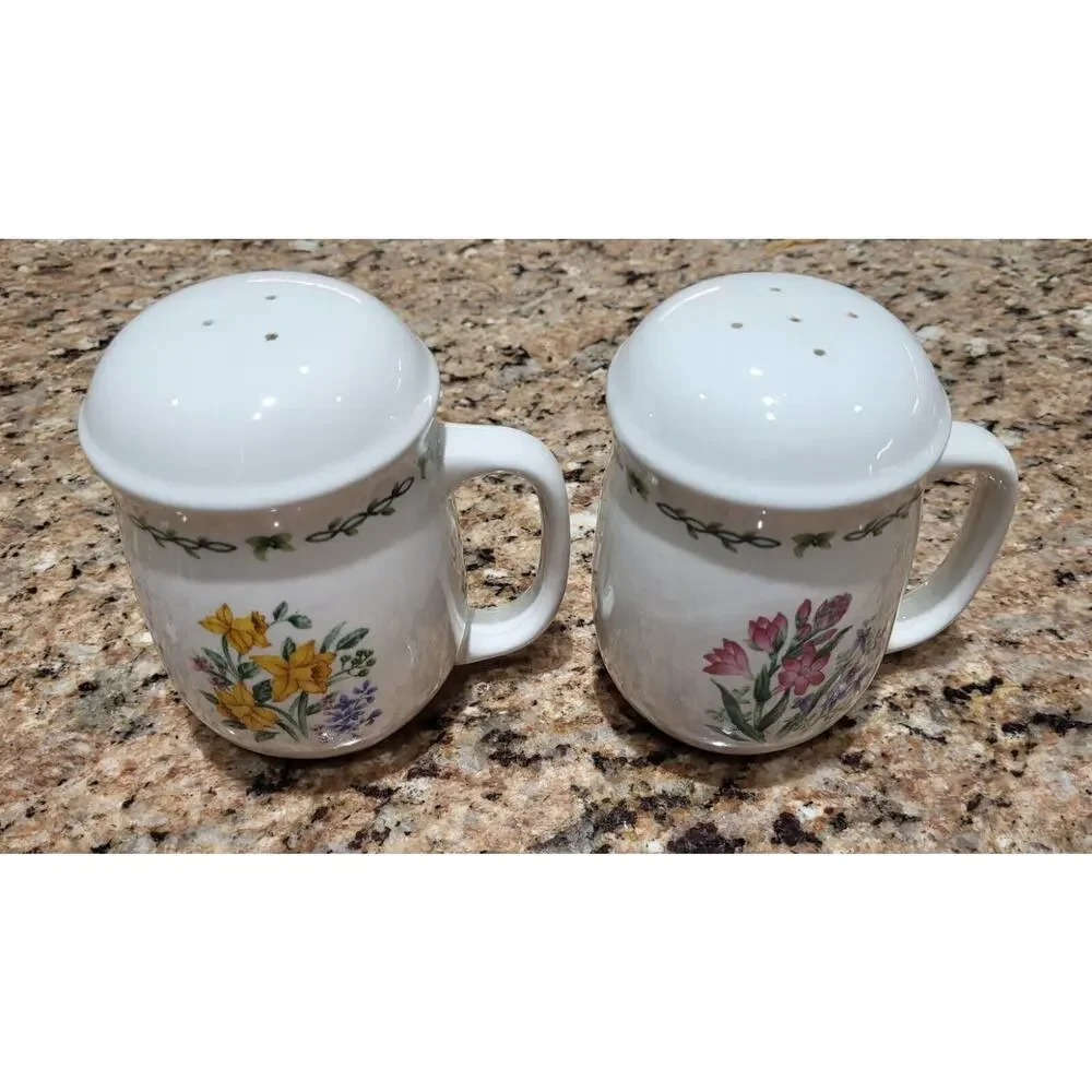 Salt & Pepper Shaker Set Flower Pattern With Handle Approx 4 1/2
